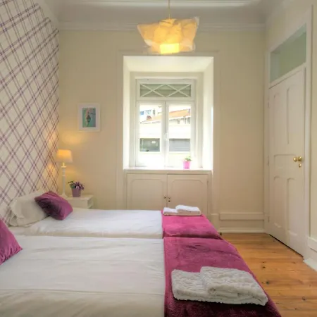 Studio Fuer 19 Personen Und 1 Kind In Lisboa