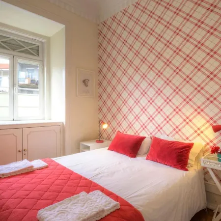 Studio Fuer 19 Personen Und 1 Kind In * Lisboa