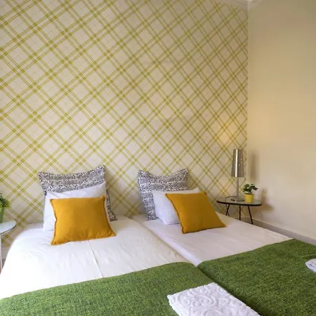 Studio Fuer 19 Personen Und 1 Kind In Apartamento *