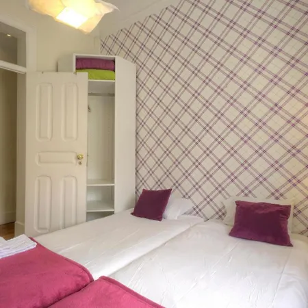 Apartment Studio Fuer 19 Personen Und 1 Kind In Lissabon